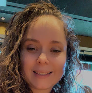 Meet your Posher, Desiree